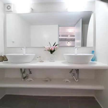 1870 House 1&2 Apartment Plaka (Milos)